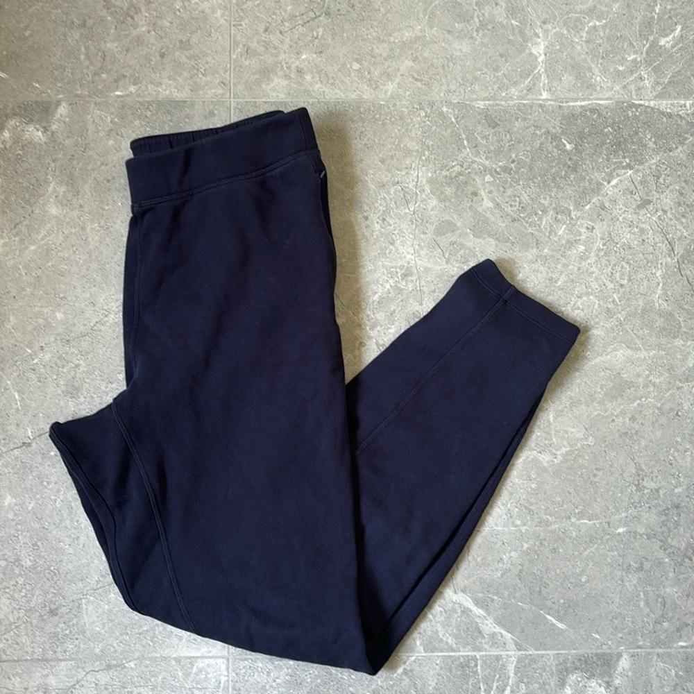 Navy lululemon joggers​